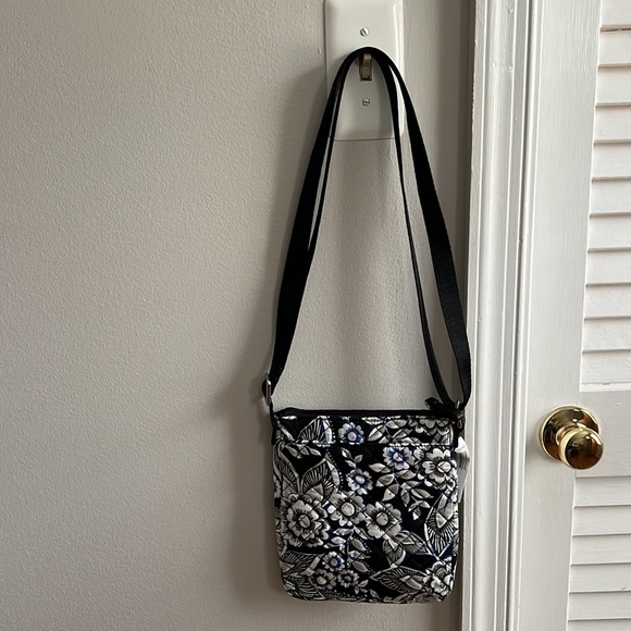 Vera Bradley Iconic RFID Mini Hipster in Snow Lotus NWT- Retired Pattern - Picture 3 of 5